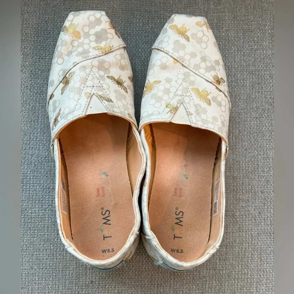 TOMS Alpargata Cream and Gold Bumble Bee Honeycomb Casual Canvas Flats Size 6.5